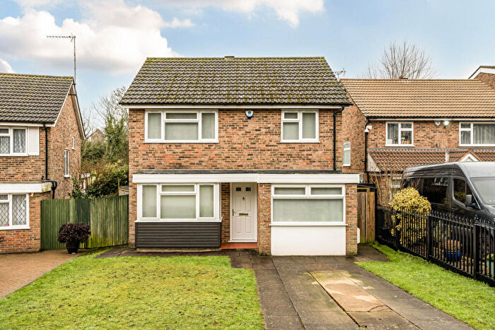 3 Bedroom Detached House For Sale In Acacia Close, Stanmore, HA7