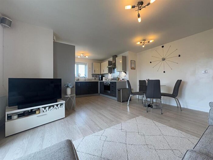 2 Bedroom Flat For Sale In Clenshaw Path, Basildon, SS14