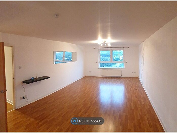 3 Bedroom Flat To Rent In Kilmarnock Road, Glasgow, G43