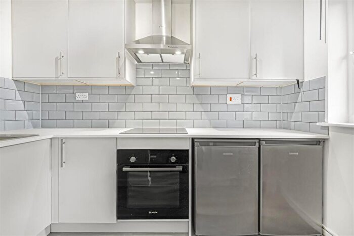 1 Bedroom Maisonette For Sale In Bader Gardens, Slough, SL1