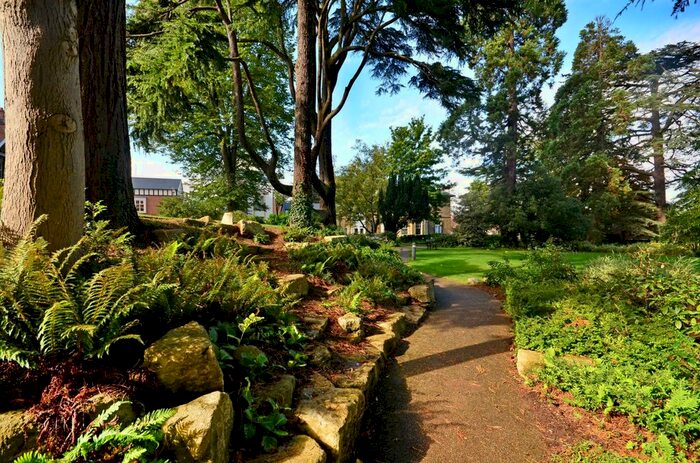 2 Bedroom Flat To Rent In Uplands Road, Guildford, GU1