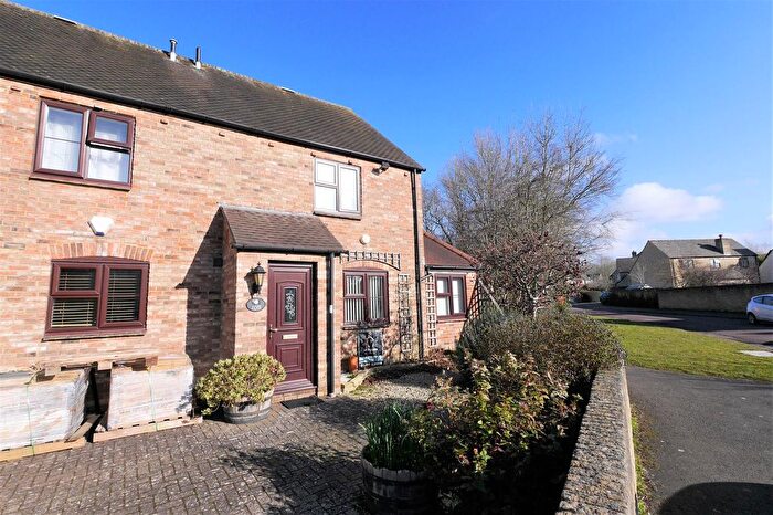 2 Bedroom Semi-Detached House To Rent In Ralegh Crescent, Witney, OX28