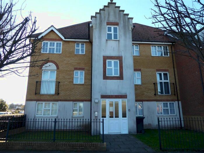 2 Bedroom Flat To Rent In The Chase, Montefiore Avenue, Ramsgate, CT11