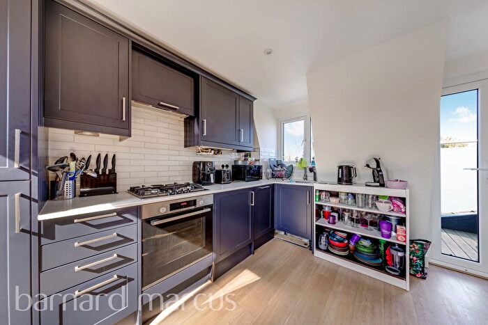 3 Bedroom Flat To Rent In Westcote Road, London, SW16