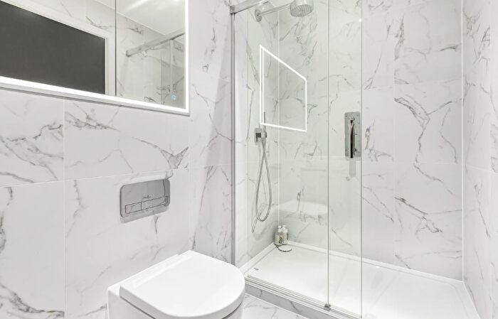 2 Bedroom Flat For Sale In Glenburnie Road, London, SW17