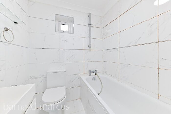2 Bedroom Detached Bungalow For Sale In Kings Road, London, SE25