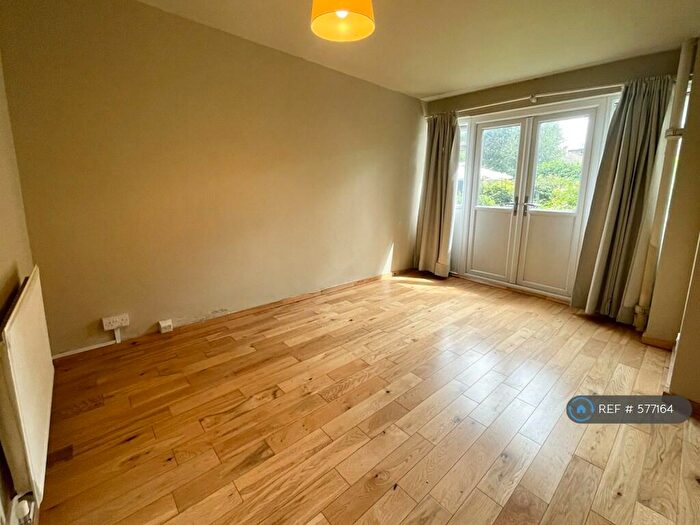 1 Bedroom Flat To Rent In Sidney Square, London, E1