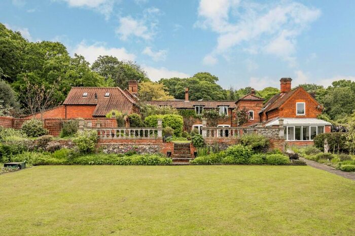 4 Bedroom Semi-Detached House For Sale In Gt. Hautbois Road, Coltishall, Norwich, Norfolk, NR12