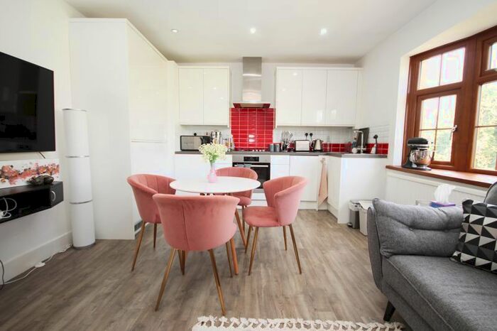 3 Bedroom Flat To Rent In Pinner Road, North Harrow, Harrow, HA1