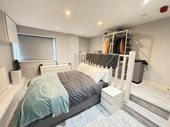 6 Bedroom Semi-Detached House To Rent In Royal Park Avenue, Leeds, LS6