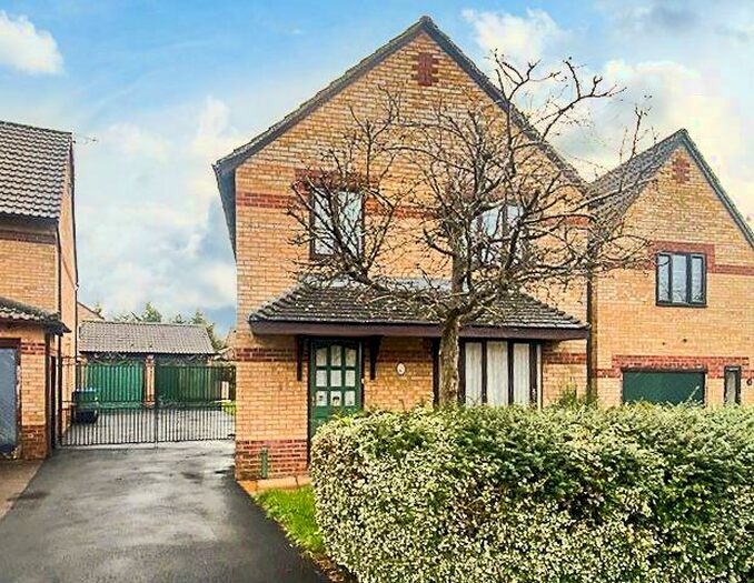 4 Bedroom House For Sale In Ash Way, Woodford Halse, Daventry, NN11