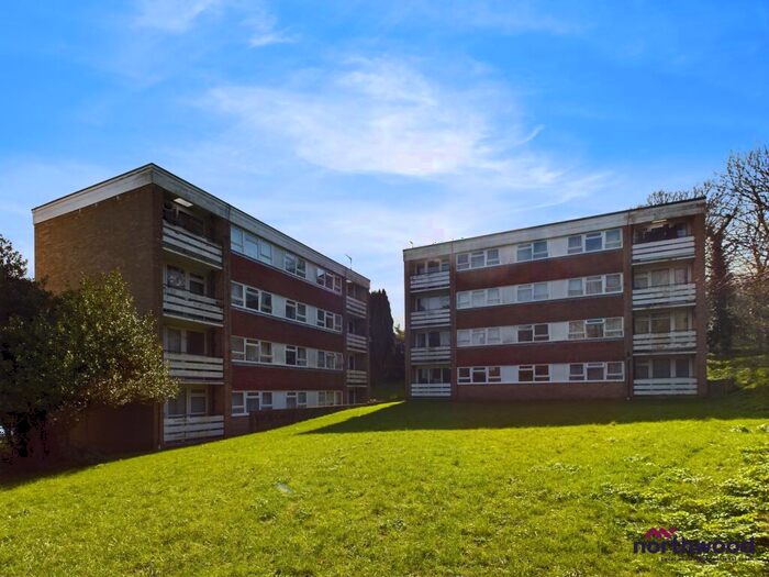 2 Bedroom Flat To Rent In Hamsey Close, Eastbourne, BN20