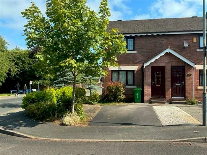 3 Bedroom Town House To Rent In Deanbrook Close, Manchester, M40