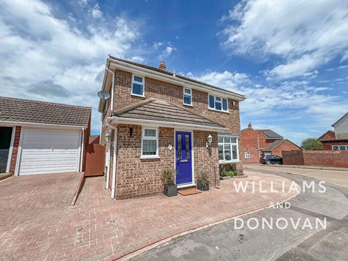 4 Bedroom Detached House To Rent In Hever Close, Hockley, SS5