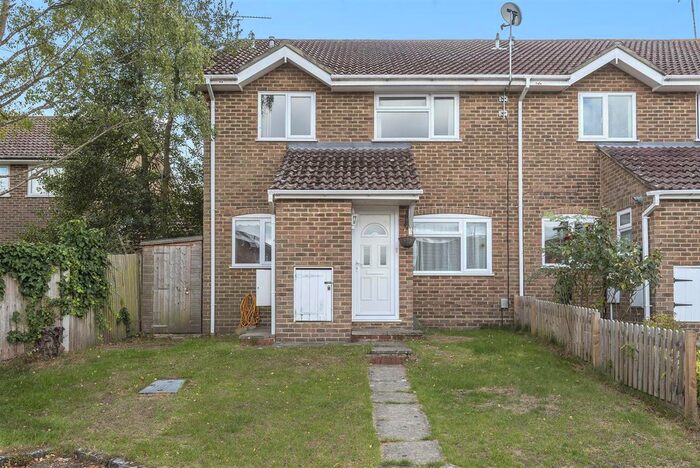 2 Bedroom Property To Rent In Ryves Avenue, Yateley, GU46