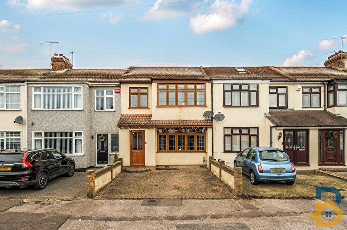 3 Bedroom Terraced House For Sale In Laburnum Avenue, Hornchurch, RM12