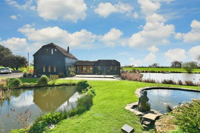 4 Bedroom Barn Conversion For Sale In Stilebridge Lane, Marden, Kent, TN12