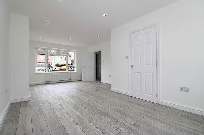 3 Bedroom Terraced House To Rent In Bradfield Drive, Barking, Essex, IG11