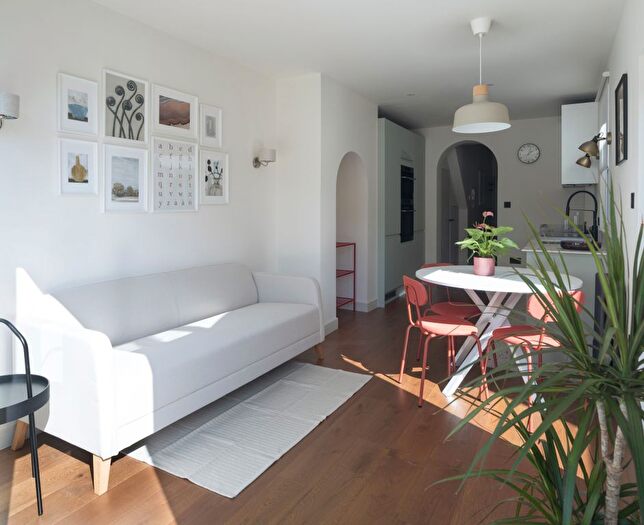 2 Bedroom Flat To Rent In Hither Green, Lewisham, SE13