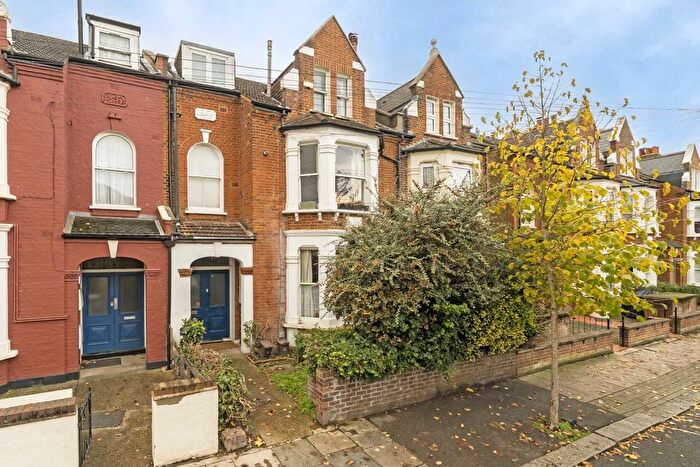 2 Bedroom Flat For Sale In Manville Road, Balham, SW17