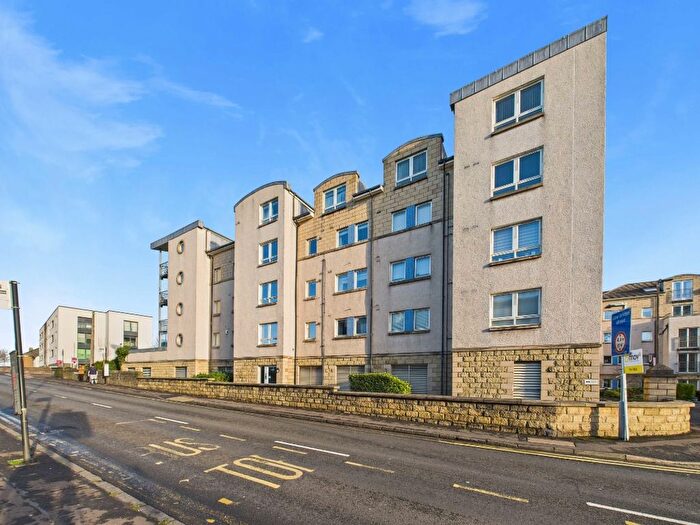 2 Bedroom Flat To Rent In Crewe Road North, Crewe Toll, Edinburgh, EH5