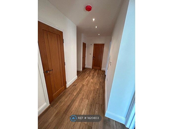 2 Bedroom Flat To Rent In Danish Court, Maidenhead, SL6