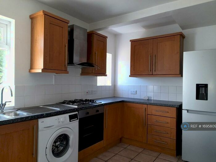 3 Bedroom Terraced House To Rent In Springfield Road, Nottingham, NG15