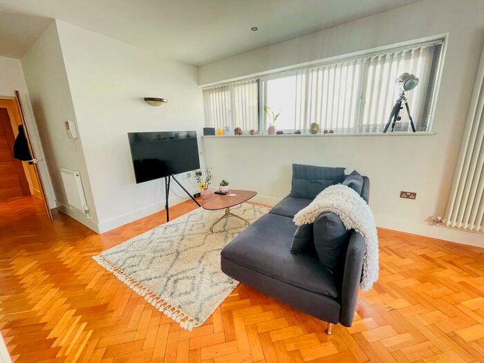 Apartment To Rent In Church Street, Croydon, CR0