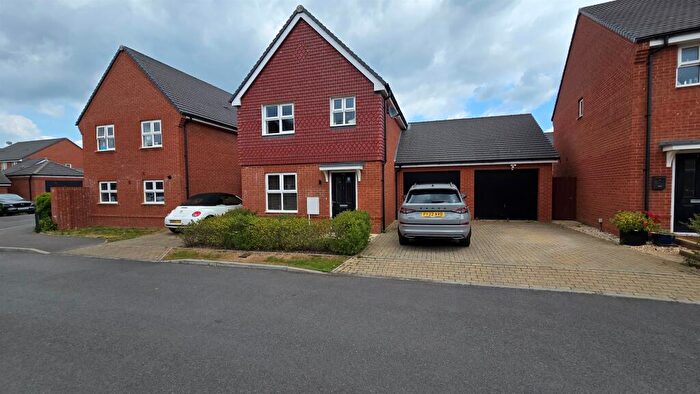 3 Bedroom Link Detached House For Sale In Harebell Road, Andover, SP11