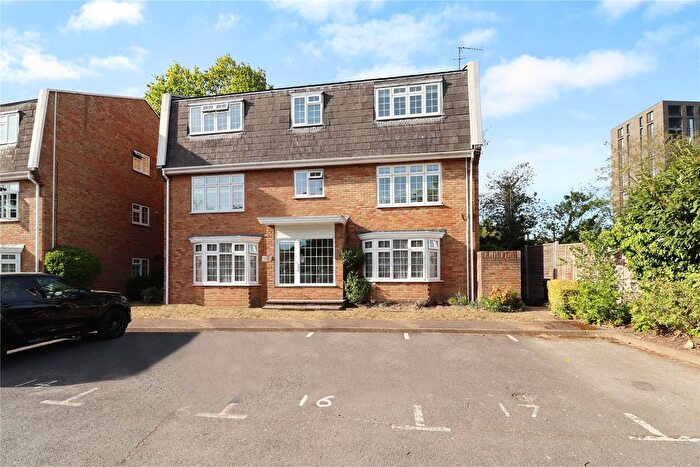 1 Bedroom Flat For Sale In Woking, Surrey, GU22
