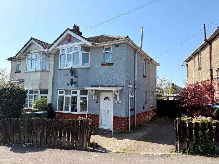 3 Bedroom Semi Detached House To Rent In Warren Avenue, Southampton, SO16