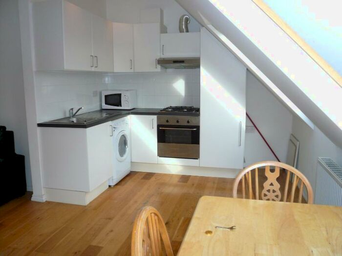 2 Bedroom Flat To Rent In Ballards Lane, Finchley, N3
