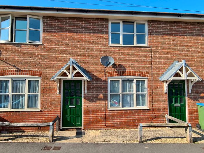 2 Bedroom Terraced House To Rent In Mansion Road, Freemantle, SO15