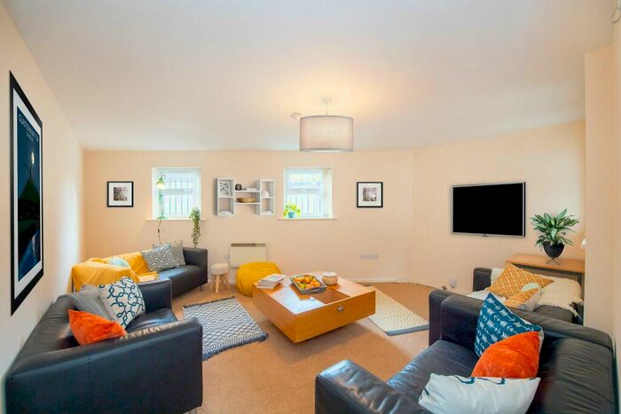 6 Bedroom Semi-Detached House To Rent In Bishopgate Street, Liverpool, L15