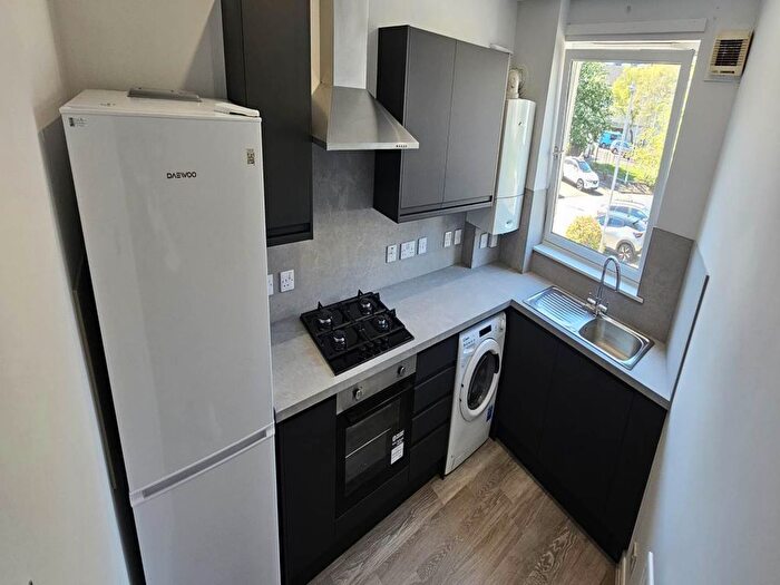 2 Bedroom Flat To Rent In Rosebank Gardens, Aberdeen, AB11