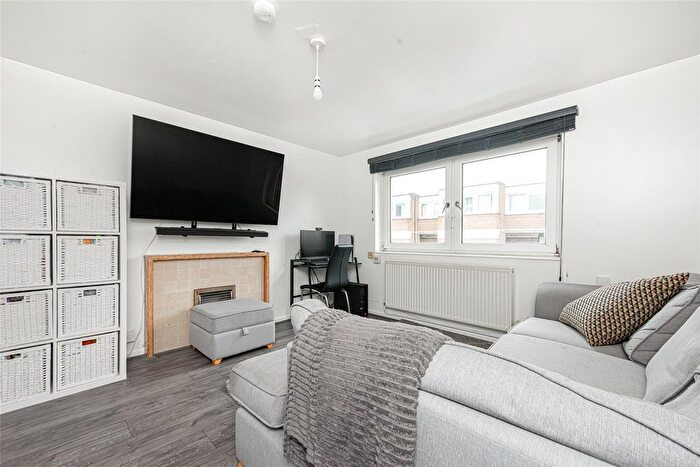 1 Bedroom Flat For Sale In Watkinson Road, Islington, London, N7