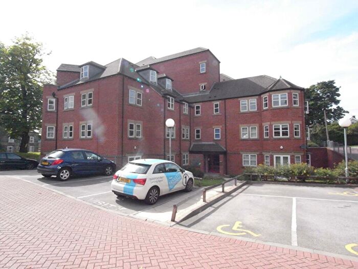 2 Bedroom Flat To Rent In Falkland Mount, Leeds, West Yorkshire, Uk, LS17