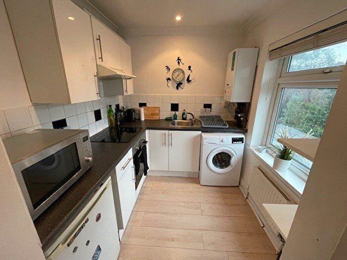 1 Bedroom Flat To Rent In Hendon Way, London, NW2