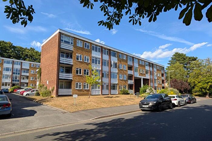 2 Bedroom Duplex To Rent In Woking, Surrey, GU22