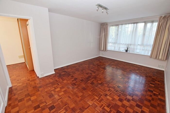 1 Bedroom Flat To Rent In Sandways, Sandycombe Road, Kew, Richmond, TW9