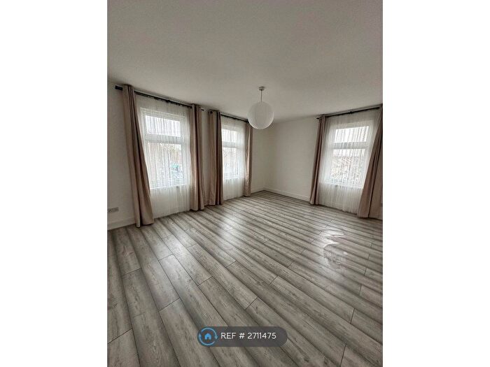 3 Bedroom Flat To Rent In Grangewood Street, East Ham, E6