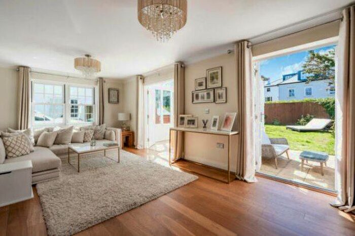 3 Bedroom Semi-Detached House To Rent In Fielding Lane, Bromley, BR2