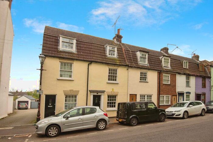 2 Bedroom Terraced House For Sale In Mill Road, Gillingham, Kent, ME7
