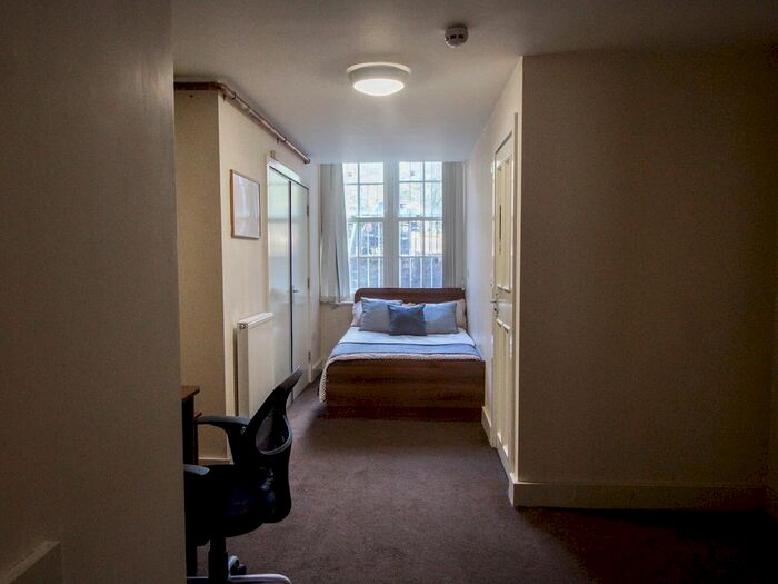 2 Bedroom Flat To Rent In Clarendon Road, Leeds, LS2
