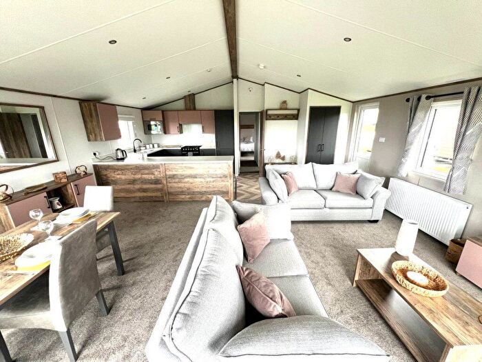 2 Bedroom Park Home For Sale In Bodmin Holiday Park, PL30