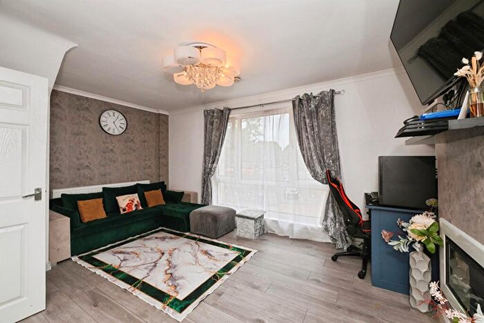 2 Bedroom Maisonette For Sale In The Stow, Harlow, CM20