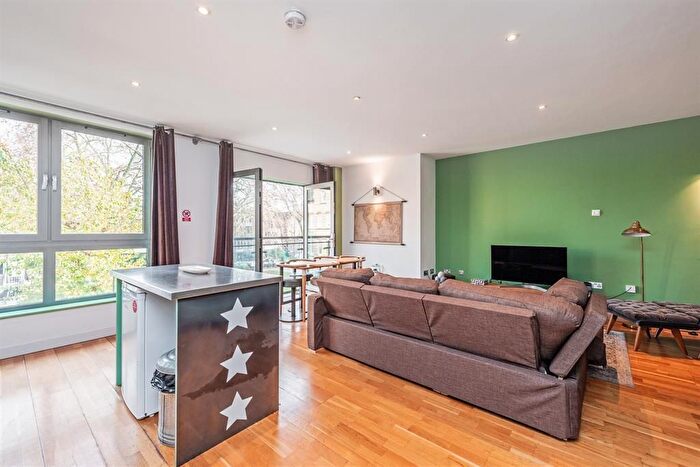 2 Bedroom Flat To Rent In Hoxton Square, London, N1