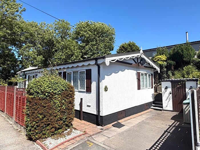 2 Bedroom Mobile Home For Sale In Mill Farm Park, Bulkington, CV12