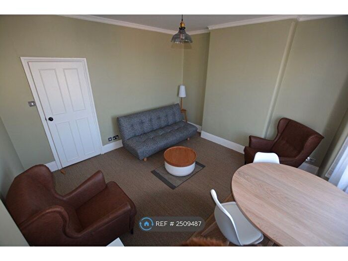 1 Bedroom Flat To Rent In Munster Road, London, SW6