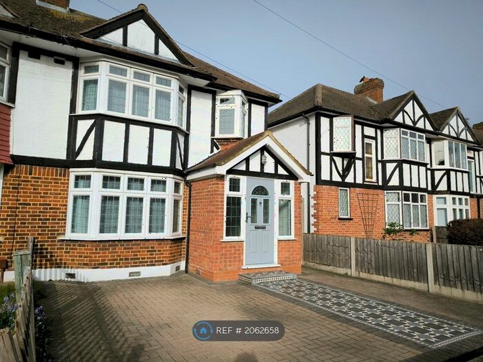 3 Bedroom End Of Terrace House To Rent In Cardinal Avenue, Kingston Upon Thames, KT2